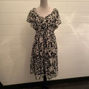 Marissa Olivia flowy floral smocked bodice dress Size Small